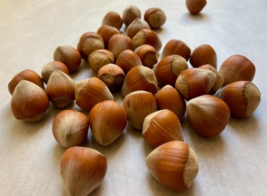 Bio-Haselnüsse, ganz